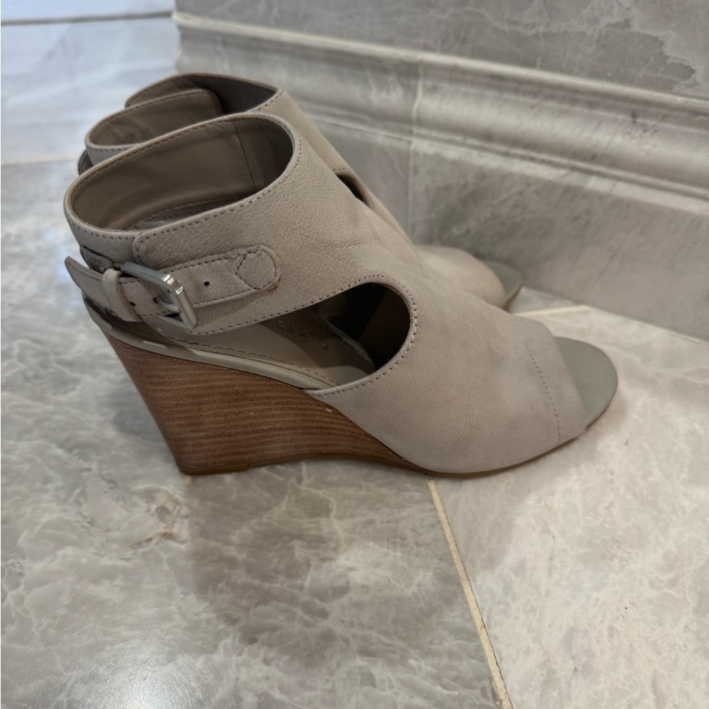 Franco Sarto 7.5 grey leather wedge